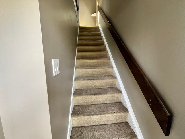Building Photo - 2 bedroom condo in Newtown Grant