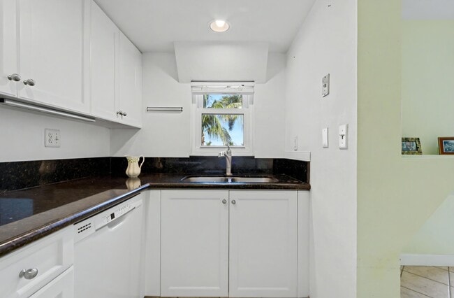 Building Photo - 701 NW 19th St