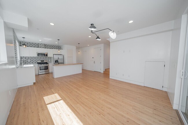 Building Photo - 848 32nd St