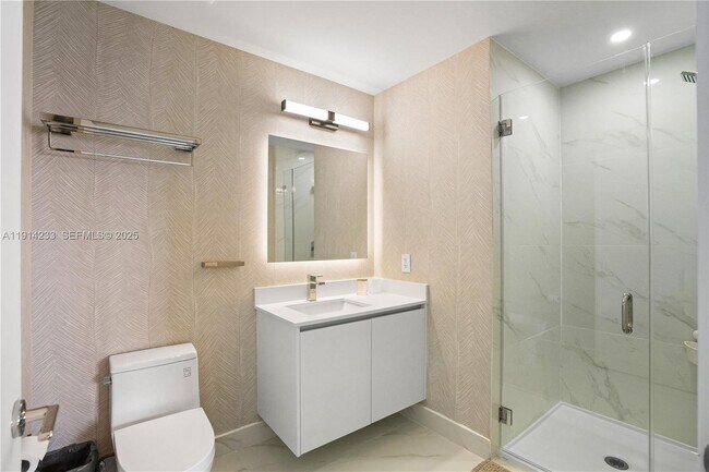 Building Photo - 700 NE 24th St