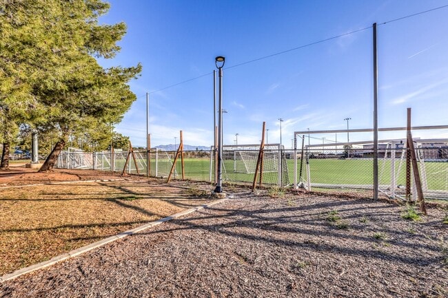 Building Photo - single story upgraded walking distance to park