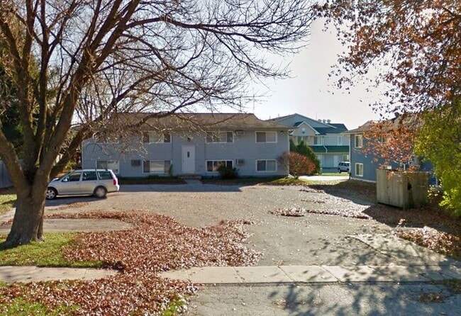 Building Photo - $995 | 2 Bedroom, 1 Bathroom Apartment | Cat Friendly | Available for August 1st, 2026 Move In!