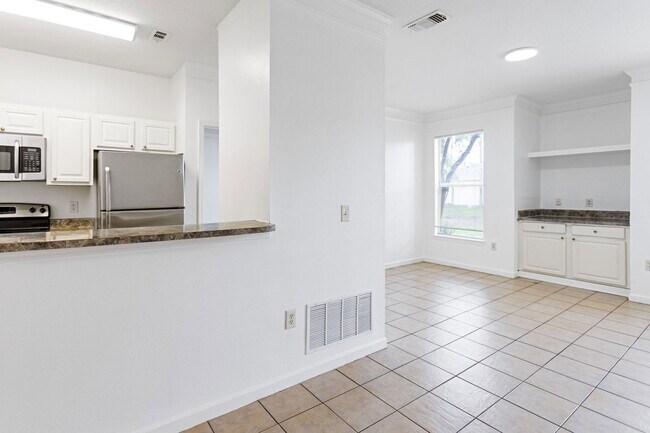 Building Photo - 17906 Villa Creek Dr