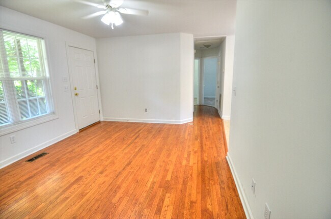 Building Photo - Three Bedroom House in Hillsborough - Available August 8th!