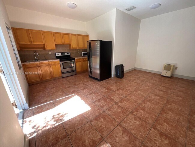 Building Photo - 12500 SW 43rd St