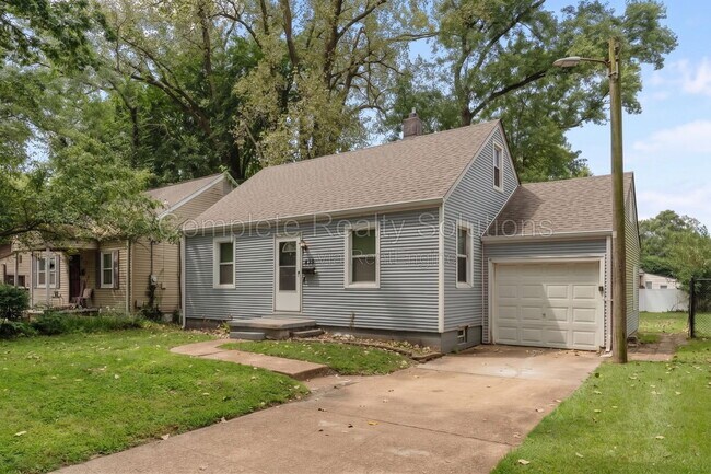 Building Photo - 449 S Dade Ave