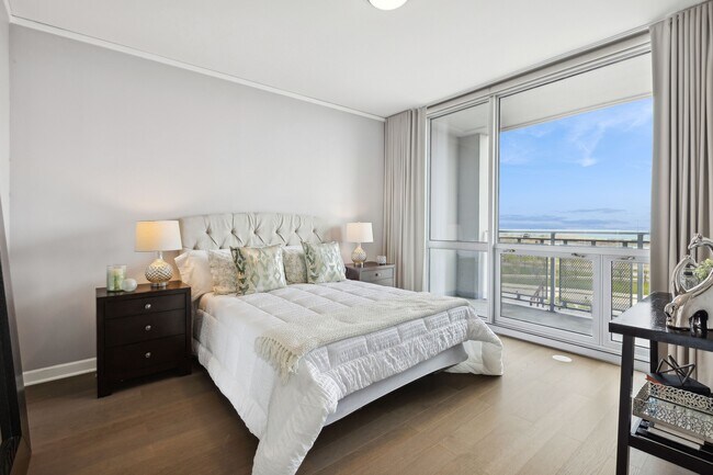 Building Photo - 1901 S Calumet Ave