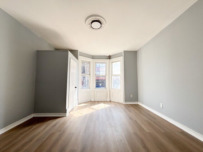 Building Photo - 478 S 15th St