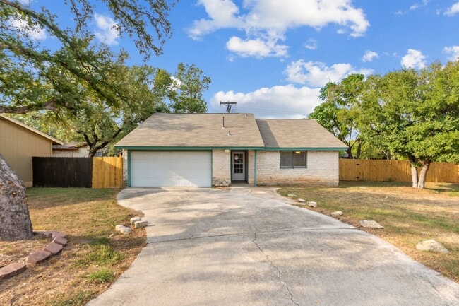 Building Photo - Bright and Inviting 3-Bedroom with Private...