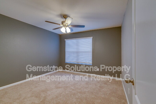 Building Photo - 2508 Queen Bee Dr