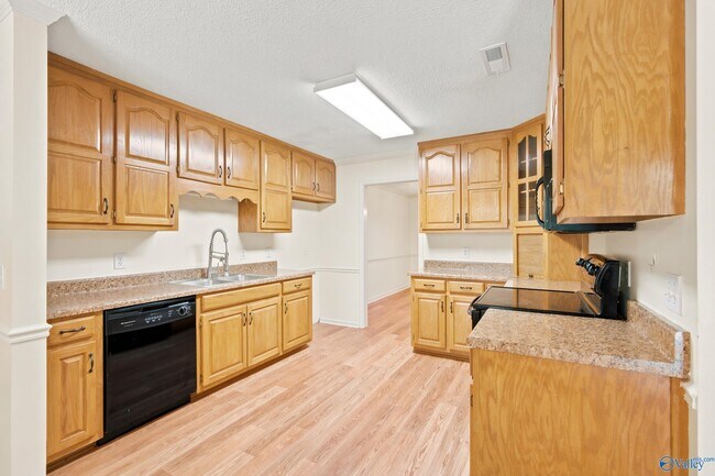 Building Photo - 135 Castleton Dr