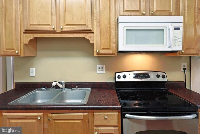 Building Photo - 113 Grand Ave