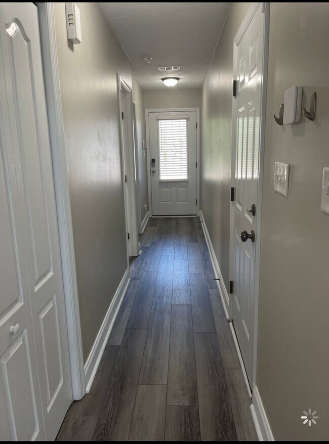 Building Photo - 844 Bryan Cir