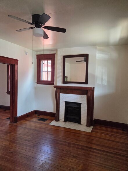 Building Photo - 229 E 5th St