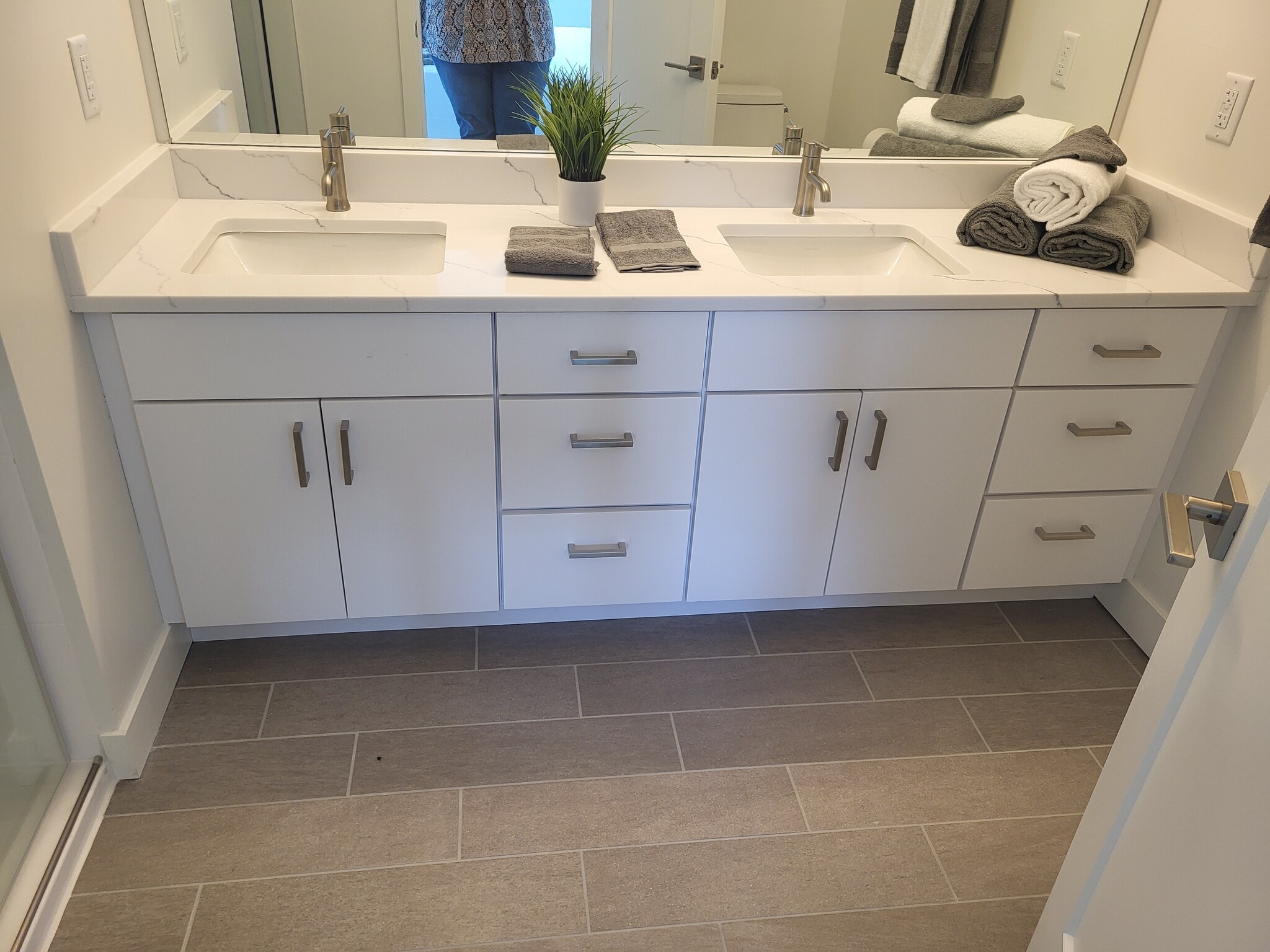 3rd floor master bath - 822 7th St