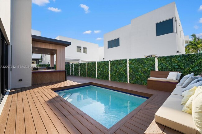 Building Photo - 7534 NW 98th Ave