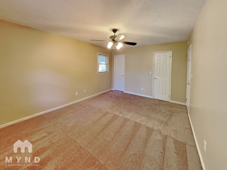 Building Photo - 1645 Brantford Dr