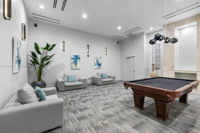 Building Photo - 665 NE 25th St