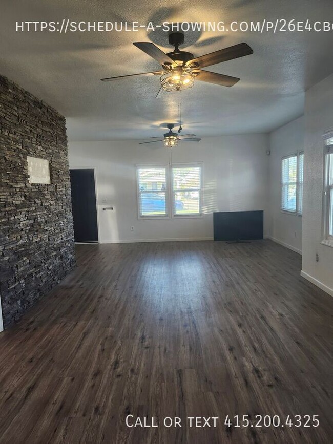 Building Photo - Charming 2-Bedroom Home in Tulare – Modern...