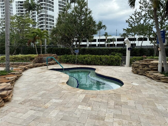 Building Photo - 3500 Mystic Pointe Dr