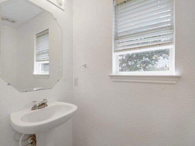 Building Photo - 13600 Briarcreek Loop