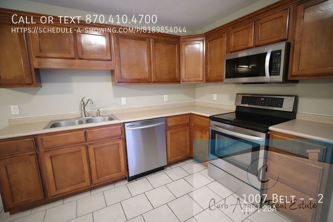 Building Photo - Spacious 2 bed /2 full bath apt - includes...