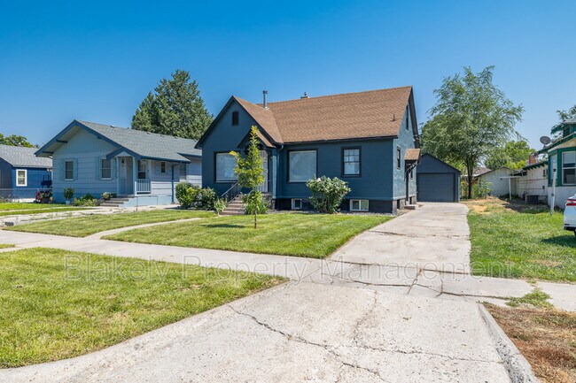 Building Photo - 1020 15th Ave S
