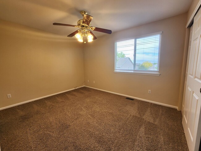 Building Photo - Great Saddle Rock Heights Home! 5 Bedroom ...
