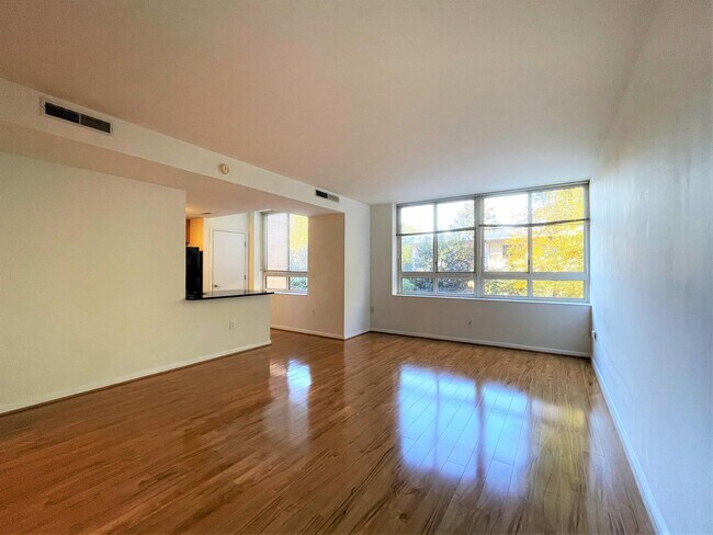 Building Photo - 355 I St SW