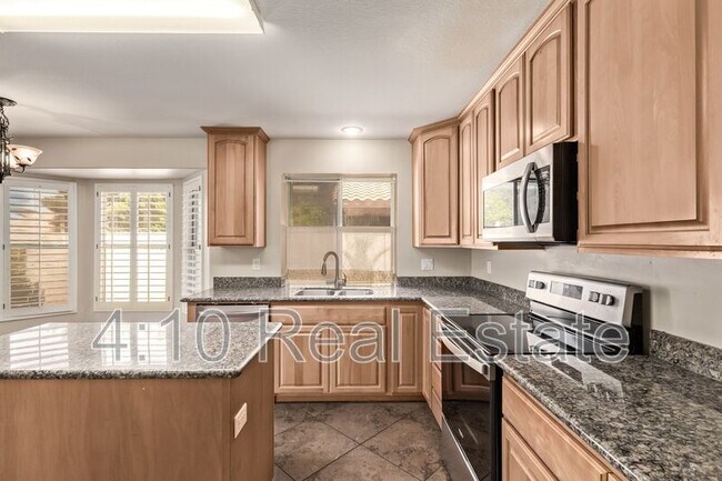 Building Photo - 1678 S Ash Dr
