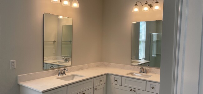 Building Photo - Newly built 5 bedroom home in The Parks