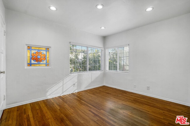 Building Photo - 10226 Regent St