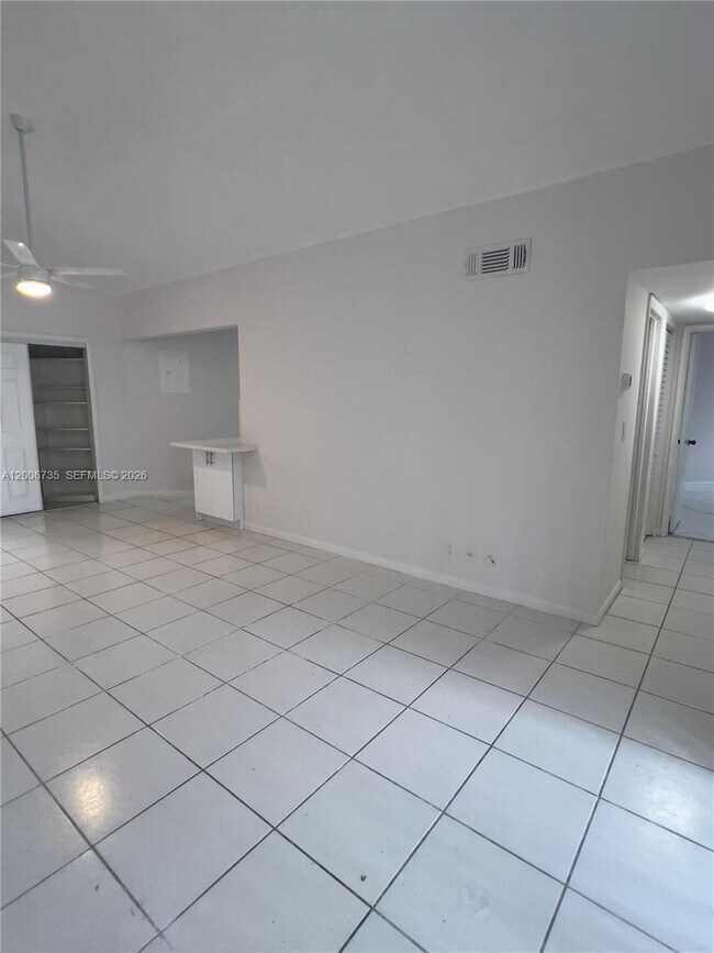 Building Photo - 216 Lake Pointe Dr