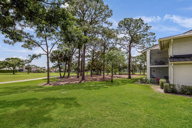 Building Photo - 12926 Briarlake Dr