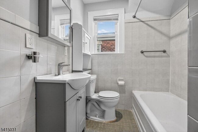 Building Photo - 2096 Lentz Ave