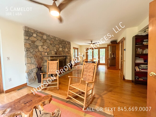 Building Photo - 5 Camelot-