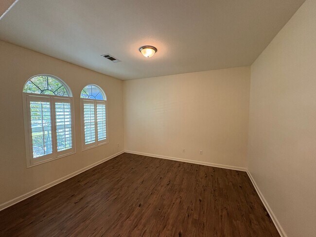 Building Photo - Immaculate NW Visalia home for rent!