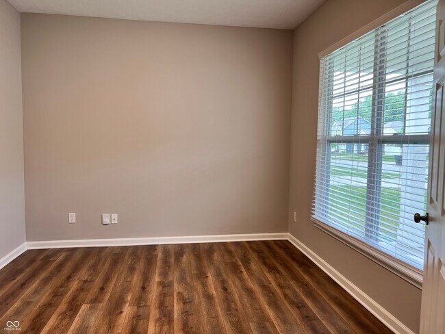 Building Photo - 5656 Grosbeak Dr