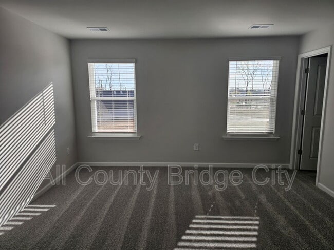 Building Photo - 142 Randwick Ln