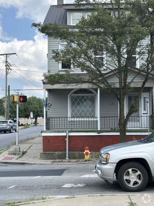 Building Photo - 801 6th Ave