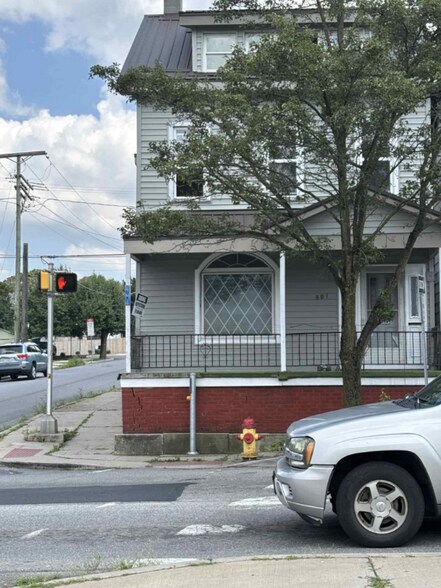Primary Photo - 801 6th Ave