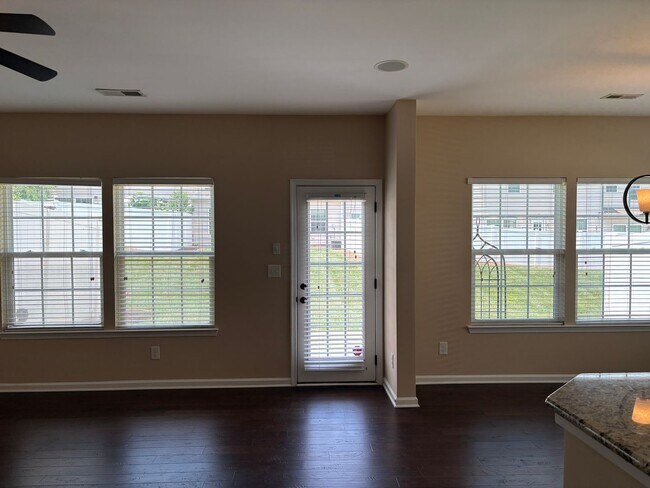 Building Photo - Beautiful End Unit Townhome in the McCarle...