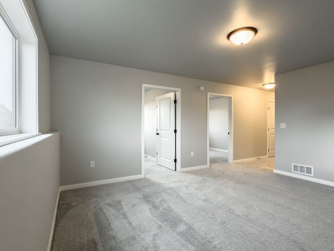 Building Photo - 3645 33rd St S