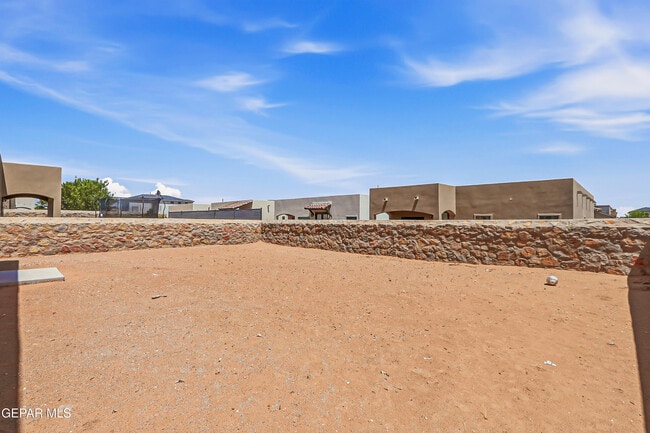 Building Photo - 14941 Tierra Coruna Ave