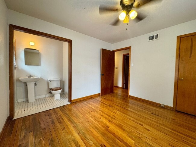 Building Photo - Single-Family Home For Lease