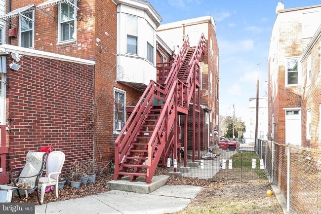 Building Photo - 212 E Broad St