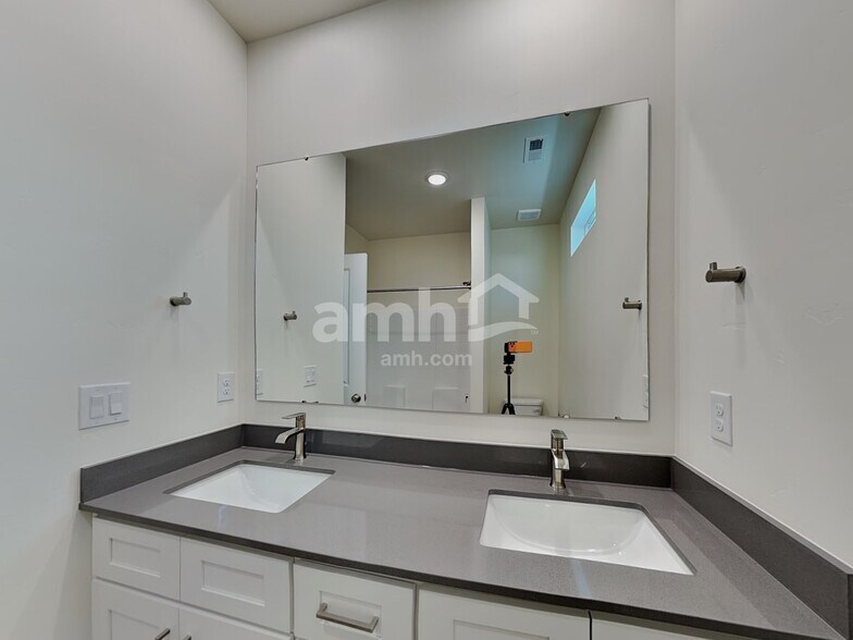 Building Photo - 9502 W Bowie Ct