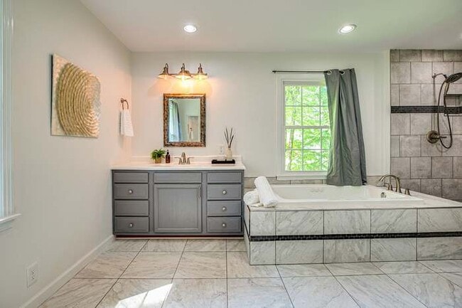 Building Photo - 3610 S Mt Juliet Rd