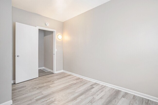 Building Photo - $799-Stylish 1-Bed/1-Bath Apartment with a Fresh Makeover!