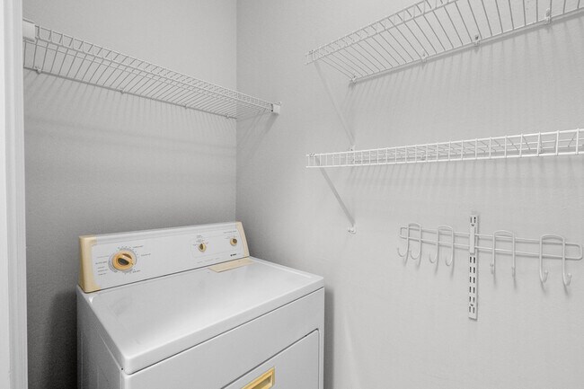 Building Photo - 558 Calen Ln